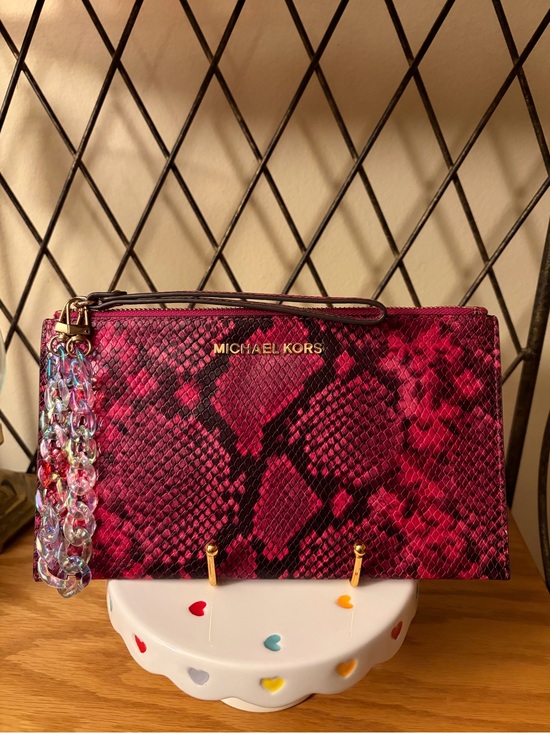 Michael Kors Handbags - Michael Kors Jet Set Wristlet Nwot